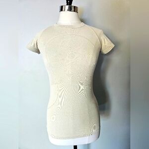 Lululemon Swift Tech Short Sleeve Crew – Off White, Size 4 (Approx)